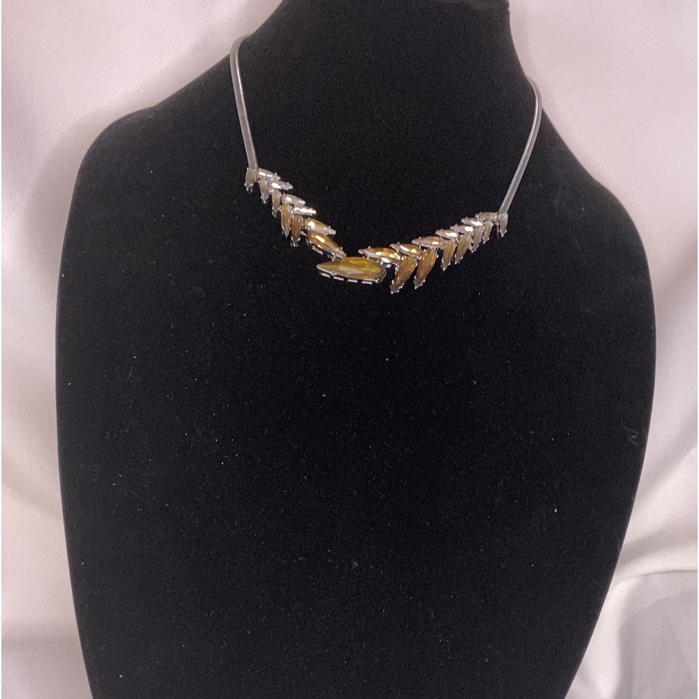 Vera Wang necklace with light brown and greenish stones And silver tone $35